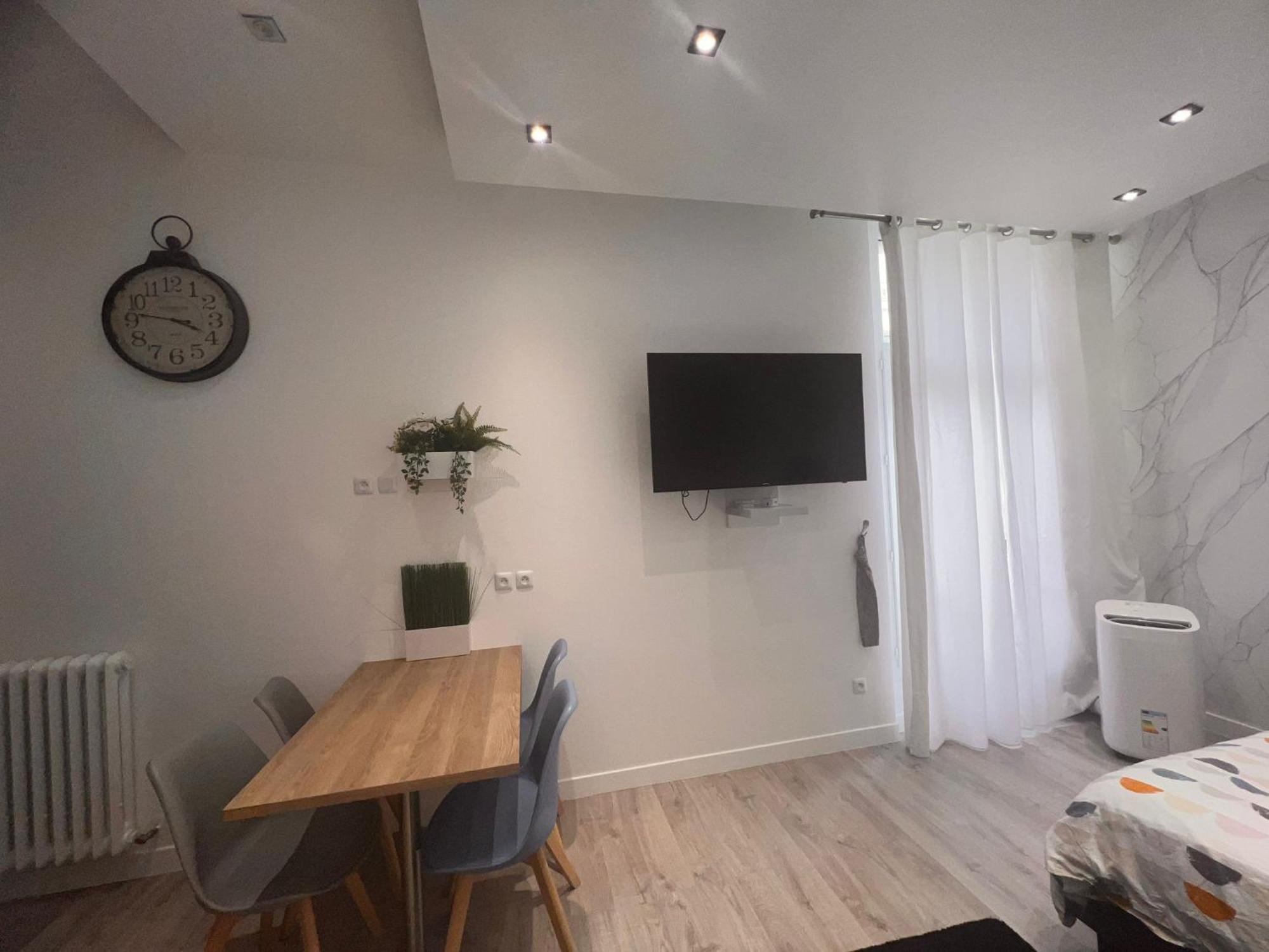 Cosy Studio Champs-Elysees - Hala Париж Екстериор снимка
